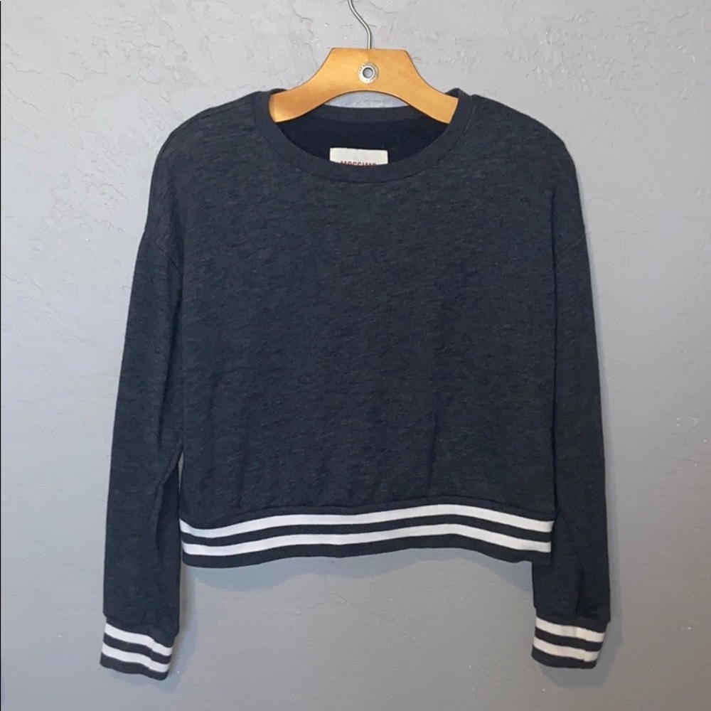 gray cropped crew neck